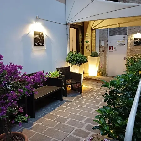 阿卡迪亚酒店 马切拉塔